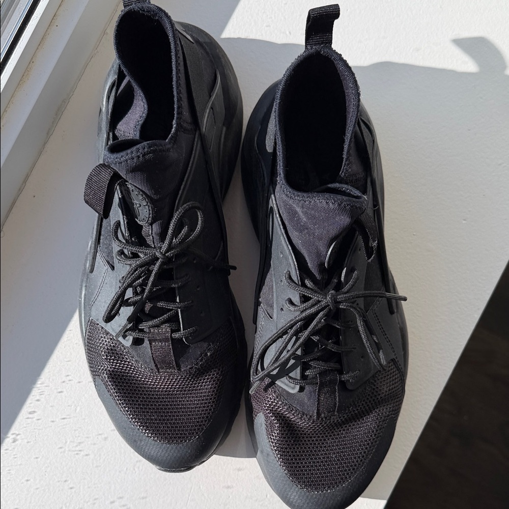 Nike Triple Black Running Shoes - Picture 2 of 4